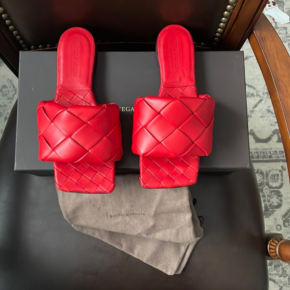 Bottega Veneta Lido Flat Sandals size 38 Red